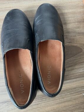 Vionic women’s Black Slip-On Casual Loafers
